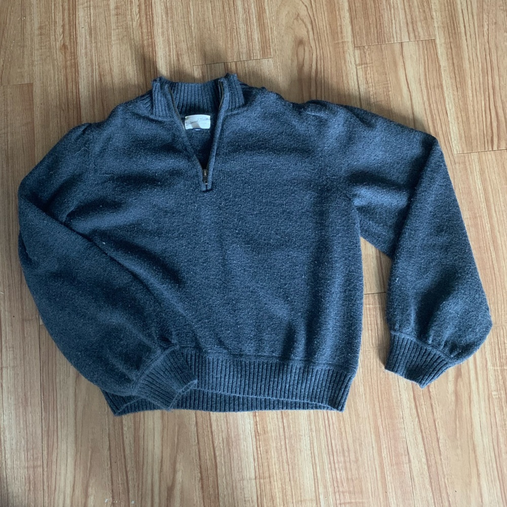 Medium black grey universal thread quarter size sweater
